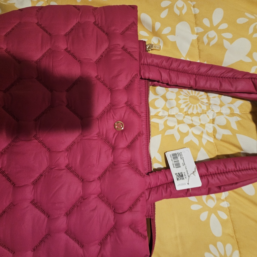 NWT- lululemon athletica Pink Quilted Tote Bag - Picture 5 of 8